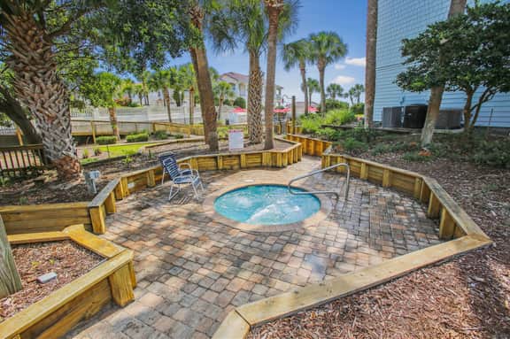 Ocean Gate I: Cozy Retreat Near Beach - Image 3